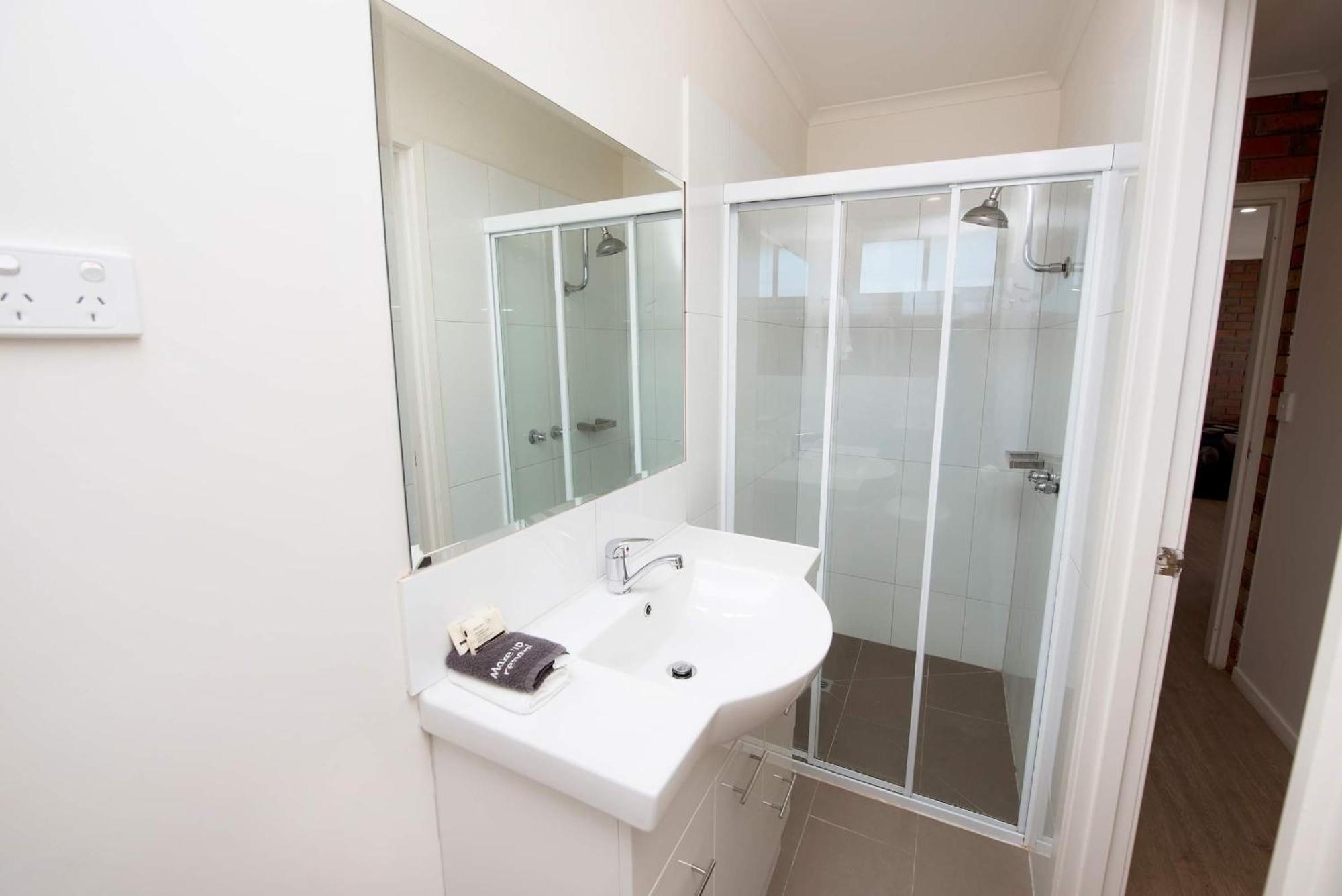 Jacaranda Holiday Units Суон-Хилл Экстерьер фото