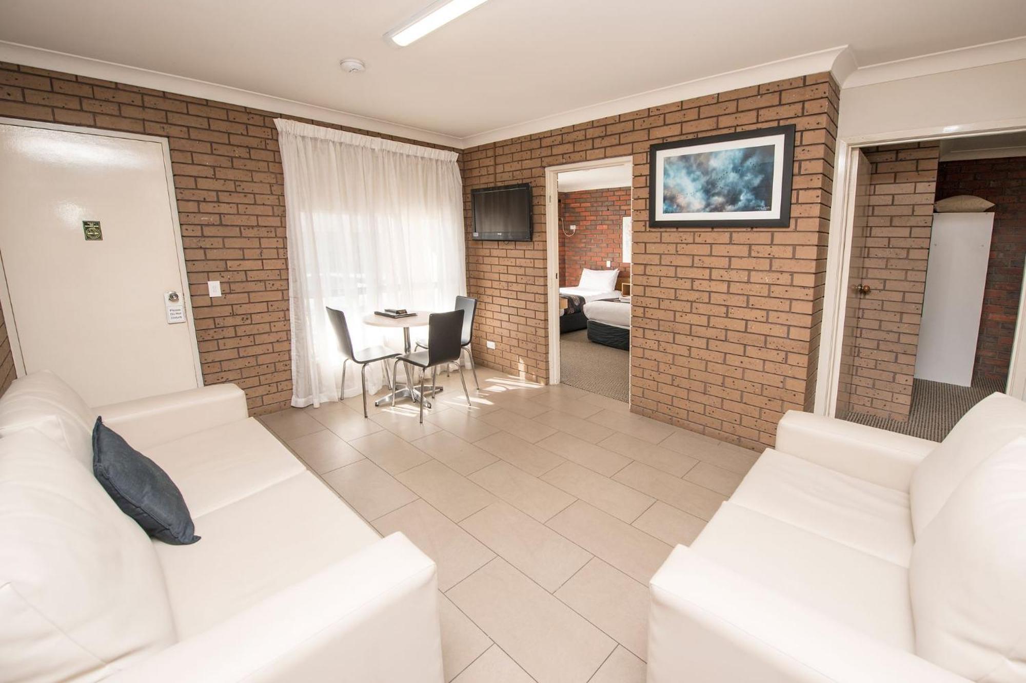 Jacaranda Holiday Units Суон-Хилл Экстерьер фото