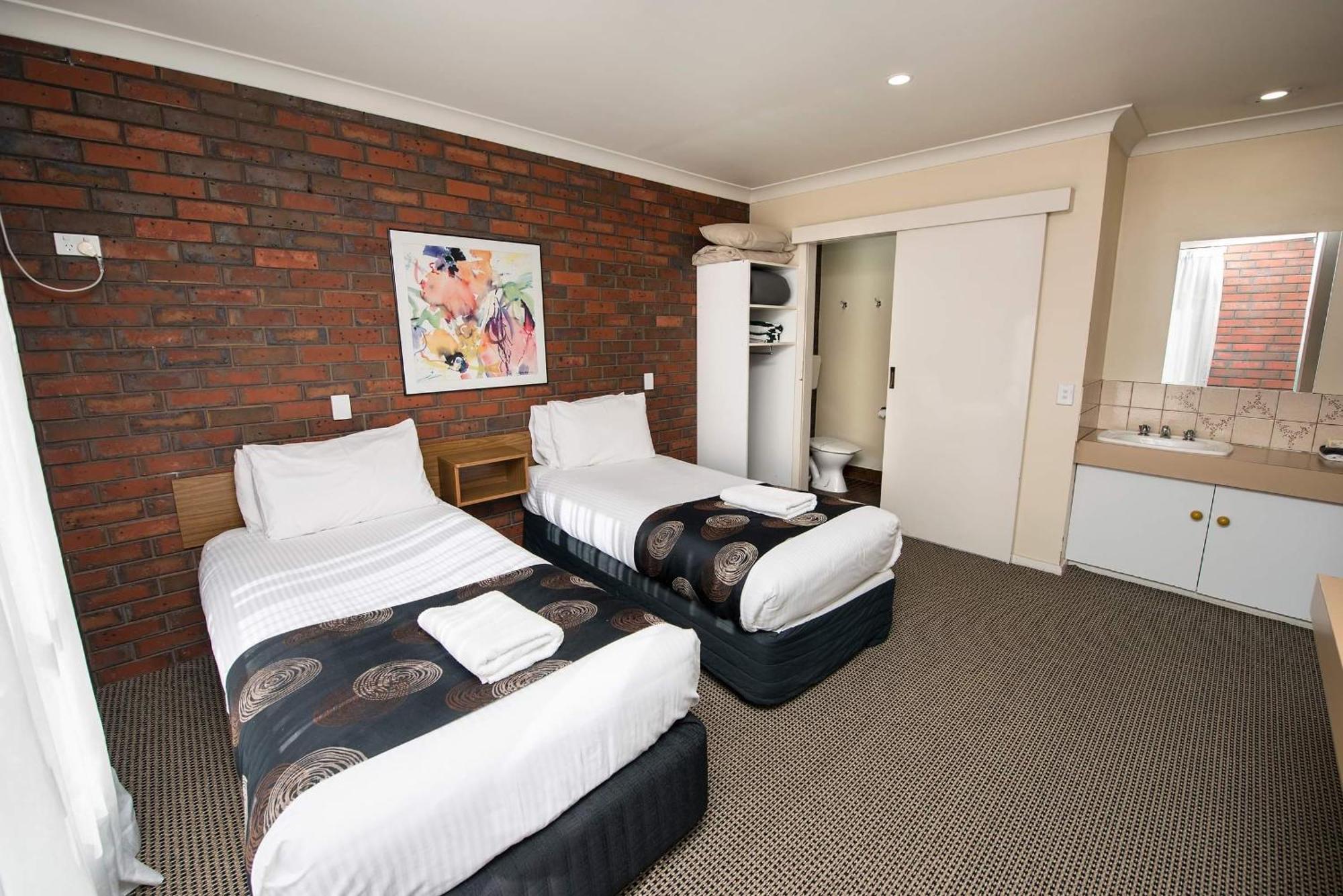 Jacaranda Holiday Units Суон-Хилл Экстерьер фото