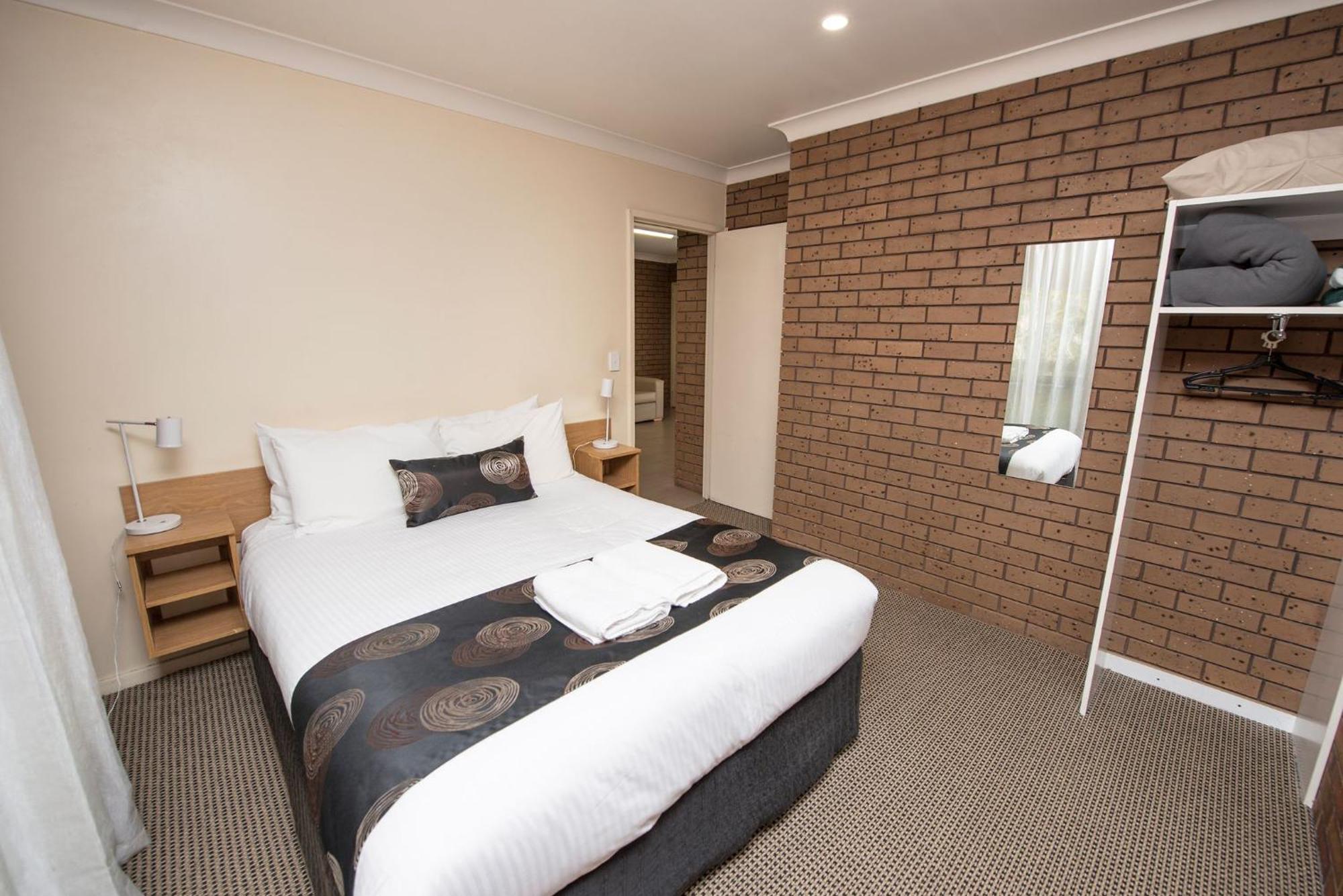 Jacaranda Holiday Units Суон-Хилл Экстерьер фото