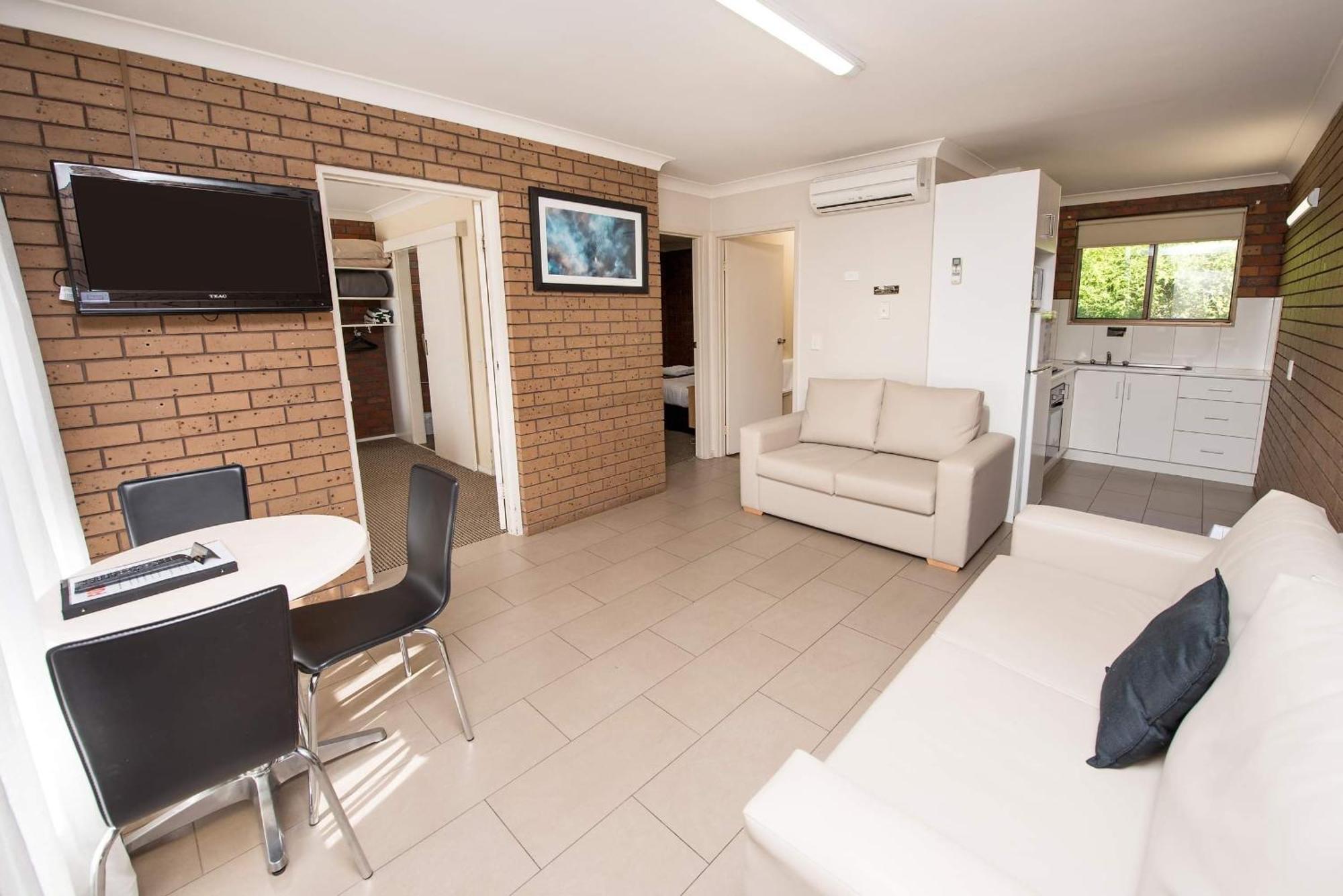 Jacaranda Holiday Units Суон-Хилл Экстерьер фото