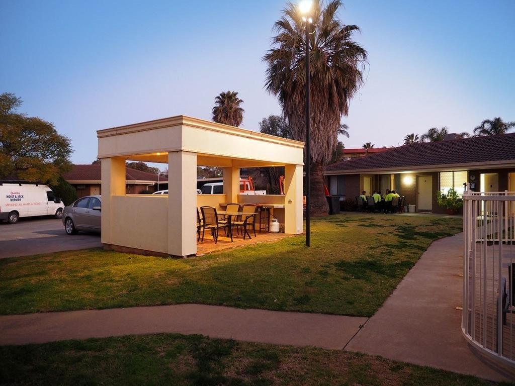 Jacaranda Holiday Units Суон-Хилл Экстерьер фото