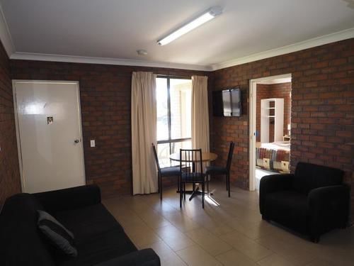 Jacaranda Holiday Units Суон-Хилл Экстерьер фото